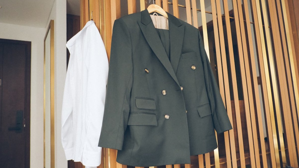 Oversized Blazers vs Cropped Jackets